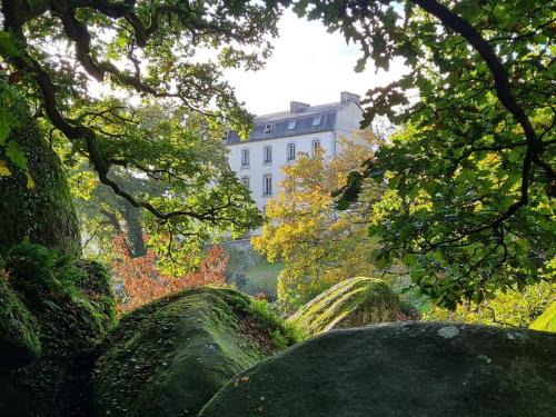 Huelgoat Appartement | Vue imprenable sur le Moulin du chaos !