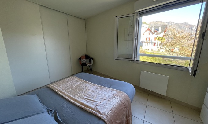 Argeles Gazost Appartement | Vue Insolite sur les Montagnes, Appartement Avec Balcon & Parking Centre-ville