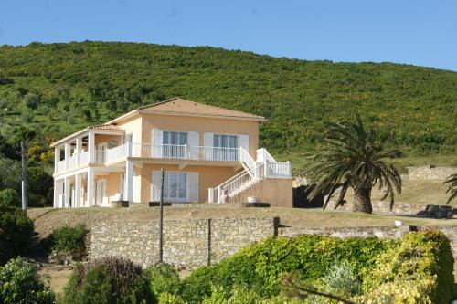 Santa-Severa Appartement | Vue sur mer - Appartement Les Pins