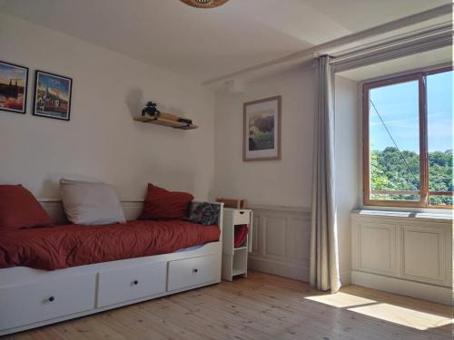 Thiers Appartement | Vue Volcans Studio de Charme Thiers Centre