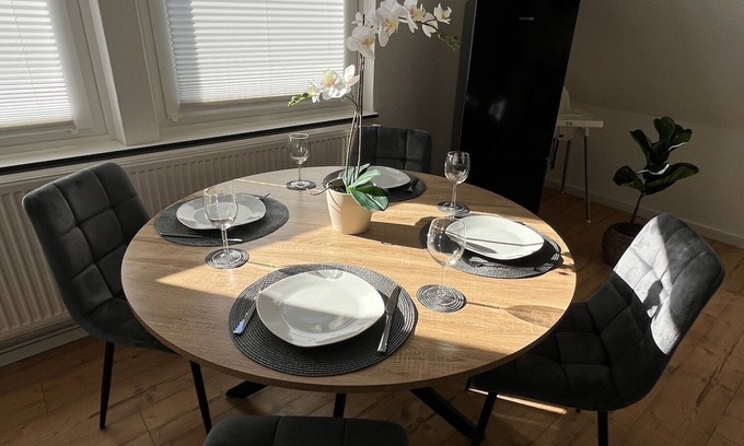 Region Hannover District Appartement | W&D living -Wood 'n' Black 'n' White- incl. parking lot