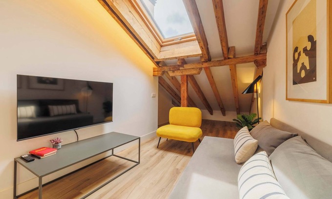 Moncloa - Arguelles Appartement | w* | Spacious 2BR at Palacio Real