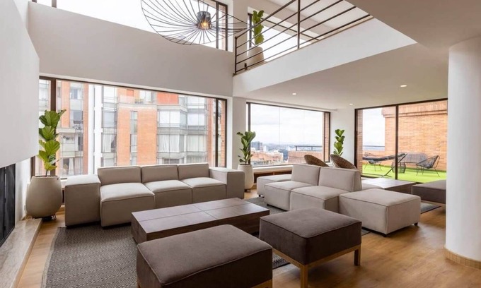 Bellavista Appartement | w* | Stunning 5BR Triplex in Rosales
