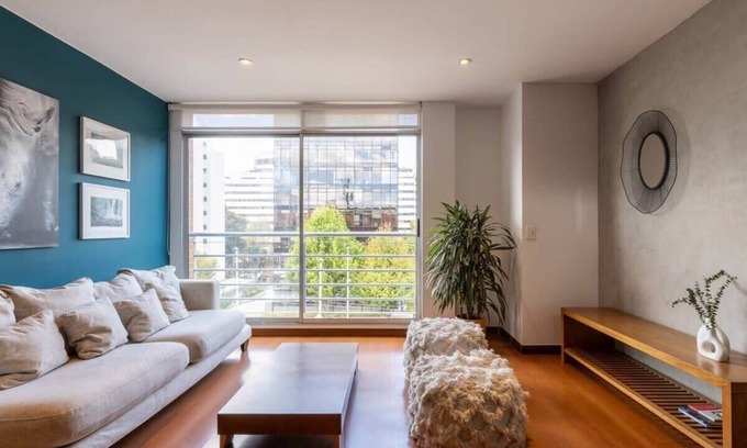 La Gran Via Appartement | w* | Vibrant Duplex in Chico