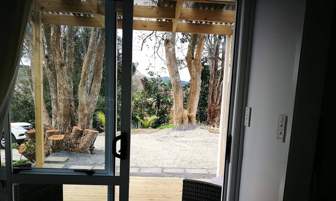 Waihi Beach Cabine | Waihi Beach Studio dans un beau jardin indigène à 2 minutes à pied de la plage