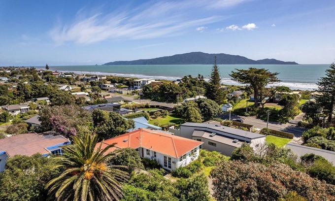 Waikanae Maison | Waikanae Old Beach - sun, views and sand