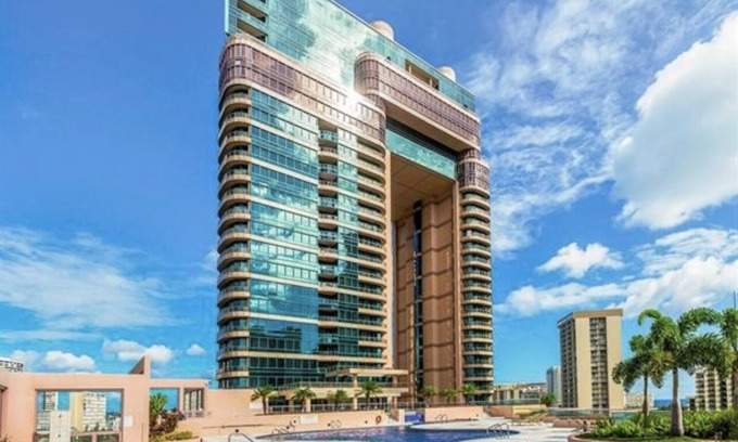 McCully - Moiliili Copropriété | Waikiki Landmark Resort and Condos - Breathtaking 2Bed,2Bath, Free Parking