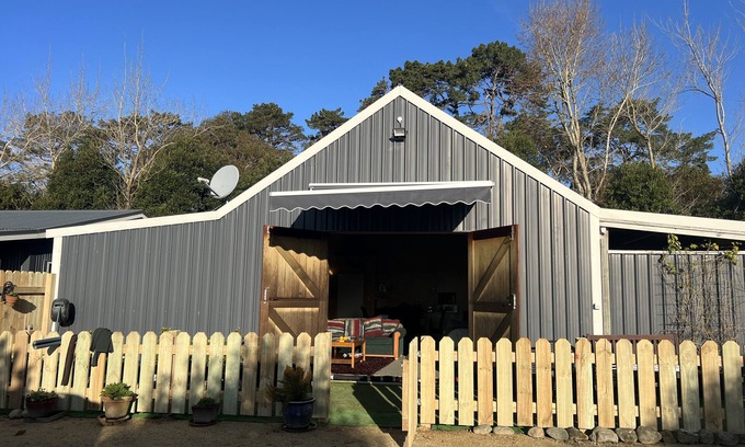 Tararua Forest Park Lit Et Petit-Déjeuner | Waiora La Grange bed and breakfast. Up the lovely Otaki Gorge.