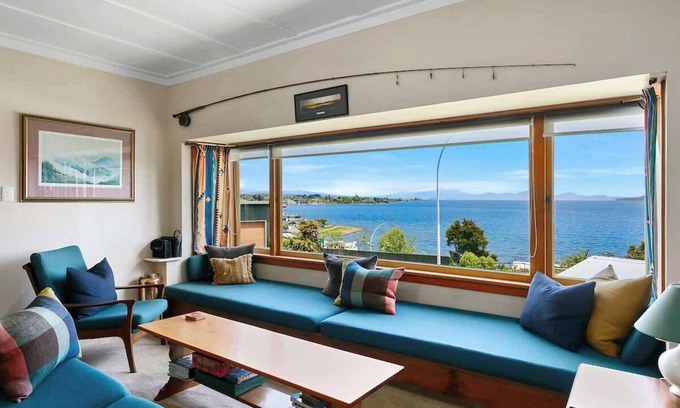 Hilltop Maison | Waipahihi Charm & Tranquillity