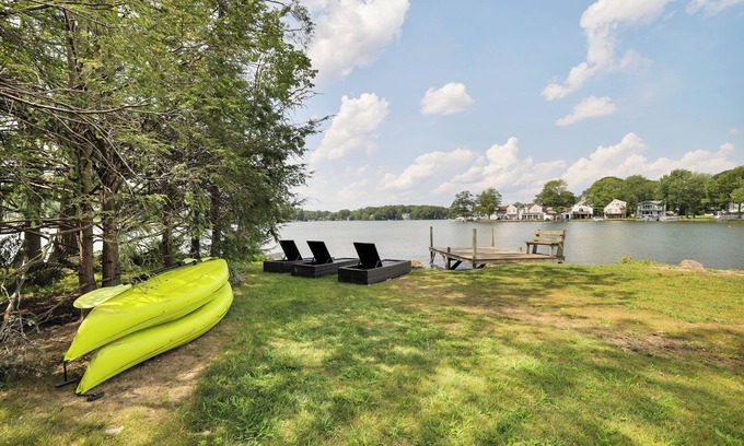 Wolcott Maison | Wake Up on the Water, Ski by NoonWake Up on the Water, Ski by Noon