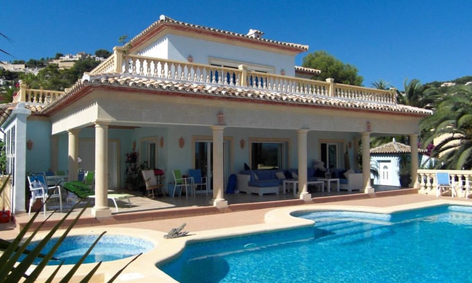 Pinar del Advocat Villa | Réveillez-vous avec la Méditerranée! Vie de luxe, vues à couper le souffle, piscine, salle de gym, sauna et femme de chambre