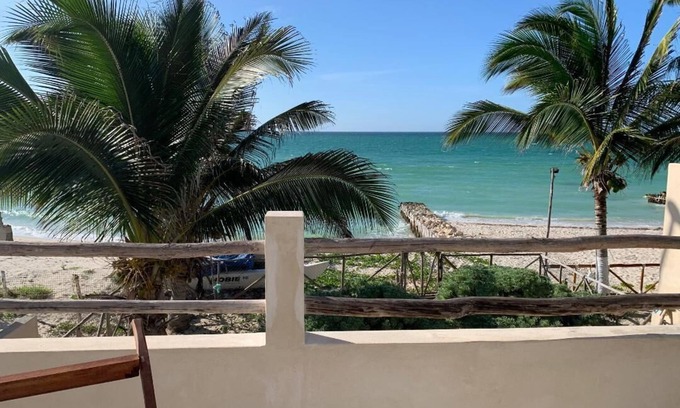Chelem Appartement | Wake Up To This View in this Oceanfront Apartment