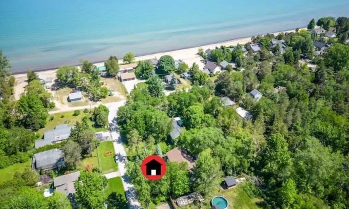 Kettle Point 44 Cottage | Wakefield Cottage - Steps From Ipperwash Beach-