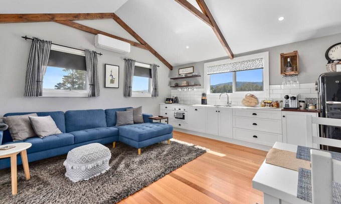 Mole Creek Maison | Wakefields - an enchanting mountain view cottage