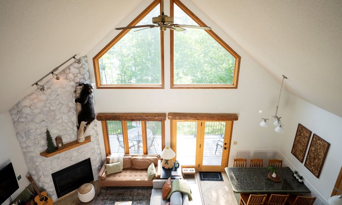 Biwabik Chalet De Ski | WALDEN HAUS -Lakefront Chalet- Dog Friendly & Breakfast-Ski-Golf-Bike-Hike-Swim