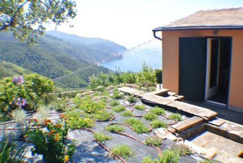 San Bernardino Maison | Walk and Relax Retreat - HOMY 5 TERRE