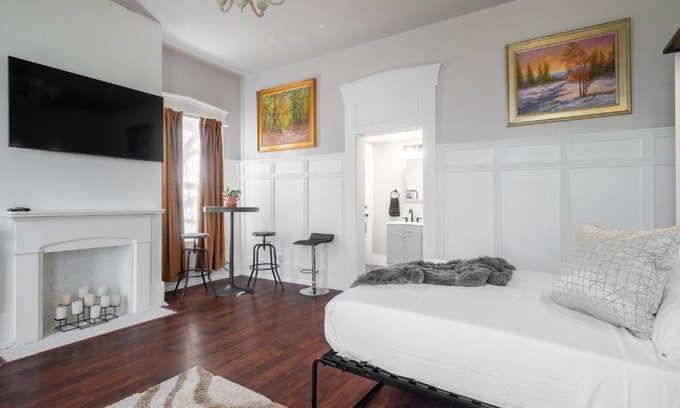 Columbus Maison | Walk/Bike everywhere from this Historic Chic Studio