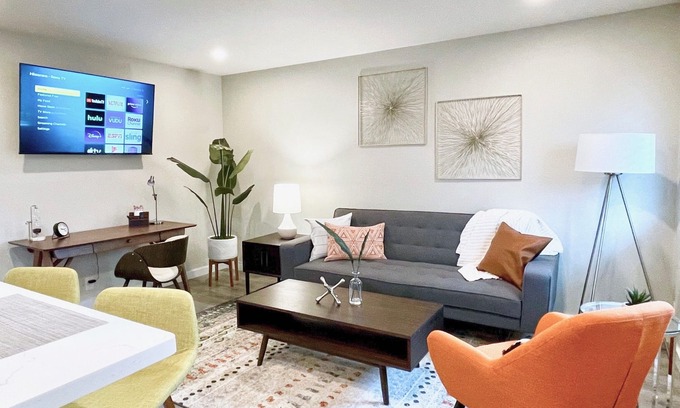 Walnut Creek Appartement | Walk Downtown Work Here + Desk + Fast WiFi King Bed Remodeled Kitchen