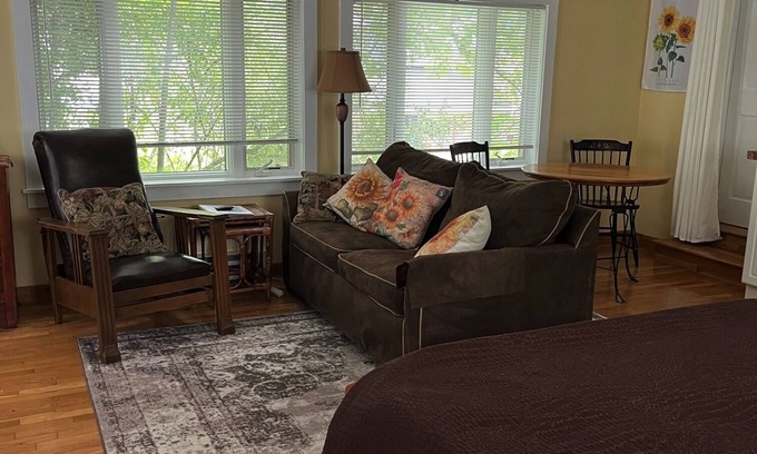Suttons Bay Appartement | Promenez-vous partout dans l'adorable village de Suttons Bay.