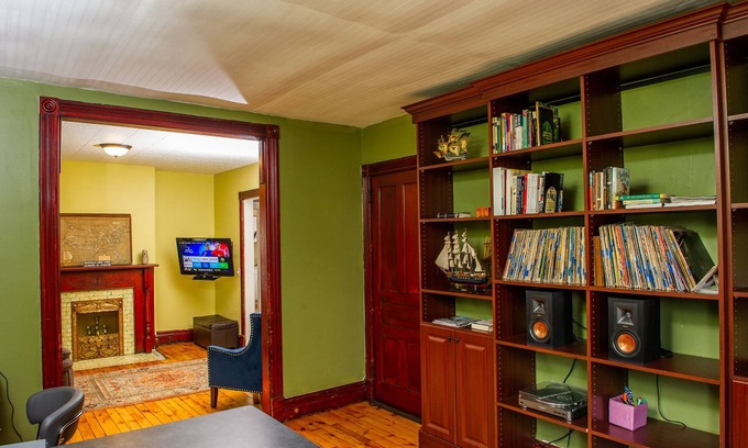 Buffalo Appartement | ☀️ Walk Score 90 ☀️ Spectrum TV HBO ☀️ Comfy Beds