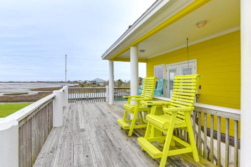 Gilchrist Maison | Walk to Beach Bayfront Gilchrist Getaway!