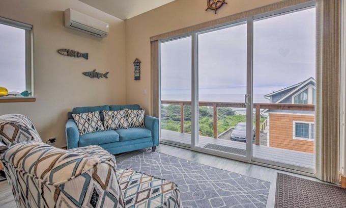 Yachats Maison | Walk to Beach! Chic Yachats Gem with Private Balcony
