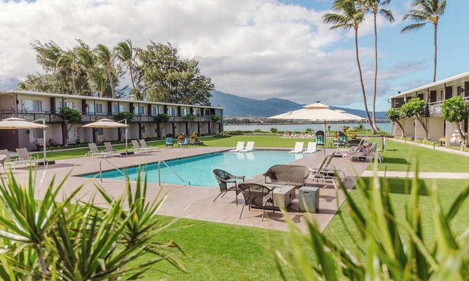 Kahului Hôtel | Walk to Beach, Dine Nearby | Welcoming Room with Outdoor Pool & Airport Shuttle