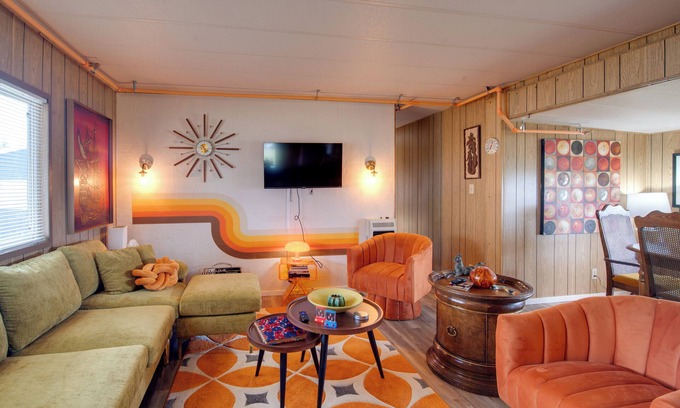 Ocean Shores Maison | Walk to Beach! Fun Retro Retreat in Ocean Shores