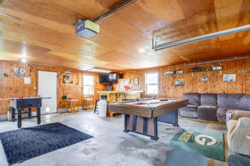 Algoma Maison | Walk to Beach Home with Game Room and Yard in Algoma!