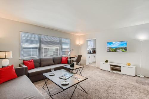 San Clemente Appartement | Walk to Beach - KING Apt In #1 Area - AC