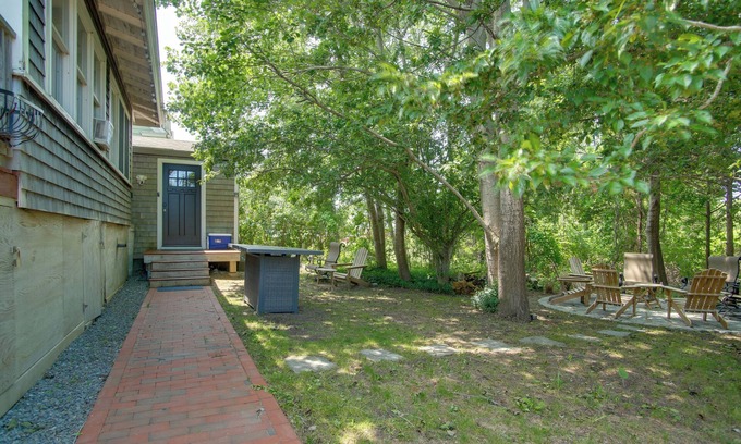 East Chop Appartement | Walk to Beach & Lighthouse: Oak Bluffs Studio!