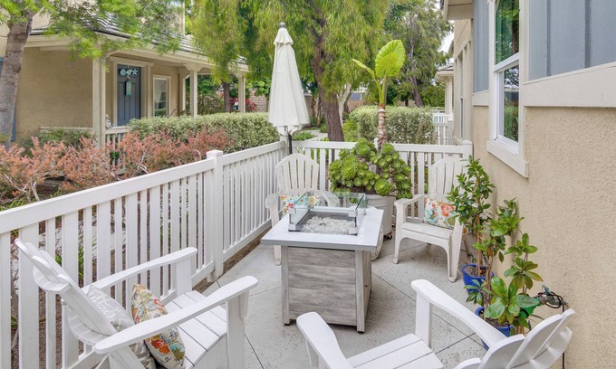 Oxnard Maison | Walk to Beach: Luxe San Buenaventura Villa!