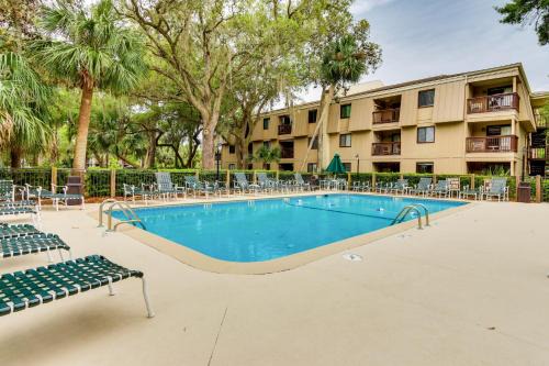 North Forest Beach Appartement | Walk to Beach Hilton Head Getaway with Balcony!