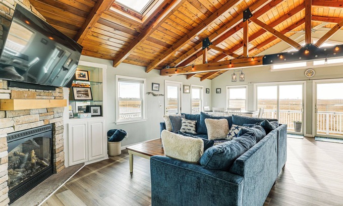 Seabrook Maison | Walk to Beach: Water-View Seabrook Sanctuary