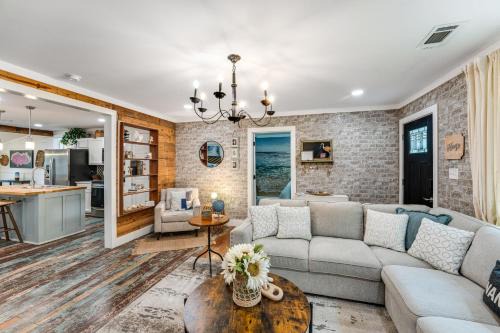 Long Mott Maison | Walk to Boat Ramp Newly Remodeled Seadrift Home!