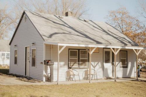 Sioux Center Maison | Walk to Cafe & Mall, One Mile to Dordt, Dog Theme