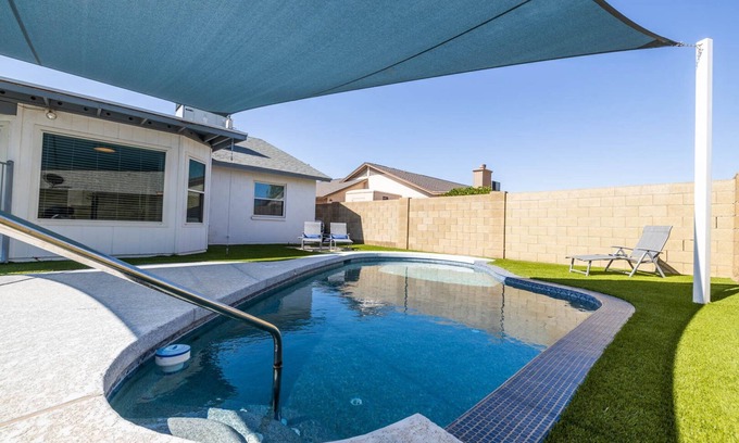 La Buena Vida Maison | Walk to Cardinals Stadium -Heated Pool-Pool Table