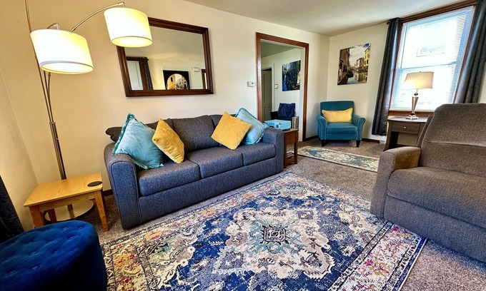 La Salle Maison | COSY HOME DANS UN PAYS DE ROCHE STARED 2 BLKS 2 CENTRE VILLE