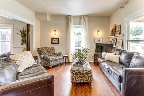 Guthrie Maison | Walk to Downtown Historic Guthrie Home on Mansur