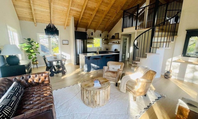 Sebastopol Maison | Walk to Downtown Sebastopol * Luxe Vacation Living