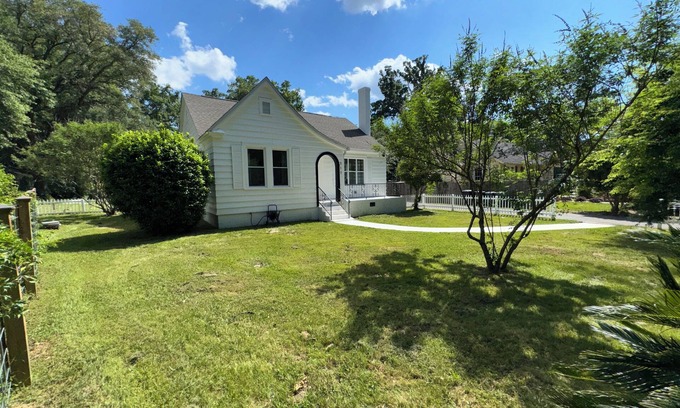 Old Town Maison | Walk to FSU NEW Renovated Downtown Stunner Min from FSU and Capital