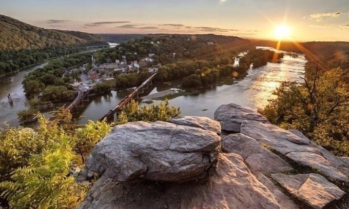 Bolivar Maison | Walk to Harpers Ferry! Dog-friendly. Beautiful Views.