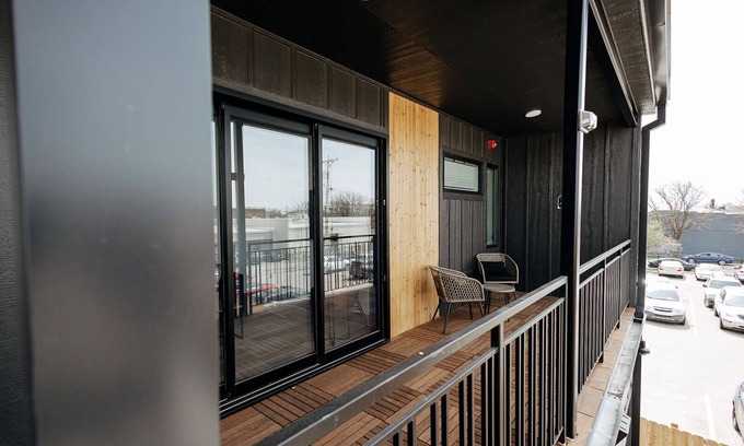 Downtown Wichita Appartement | Walk To Intrust Bank Arena! Modern Loft W/ W&D!
