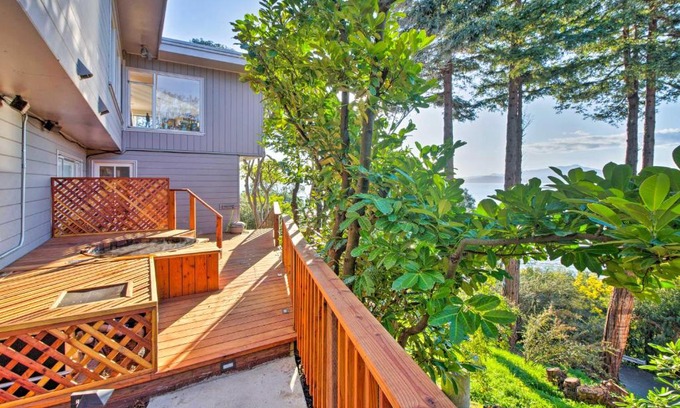 Point Richmond Appartement | Walk to Keller Beach Waterfront Studio with Hot Tub