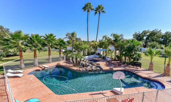 Larissa Maison | HEATED SPA WALK 2 LA-WSOX SP TRAINING 5MN DRIVE 2 STADIUM 1AC YARD 4Ksq ft HOME