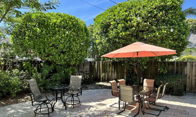 Colee Hammock Maison | Walk to Las Olas! Great home with huge backyard