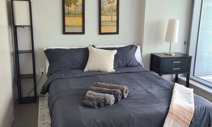 Byward Market - Parliament Hill Copropriété | Walk to marketplace from quiet secure condo backing onto Sparks St.