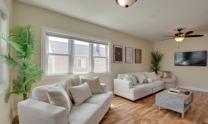 Blue Island Appartement | Walk to Metra: Pet-Friendly Blue Island Apt