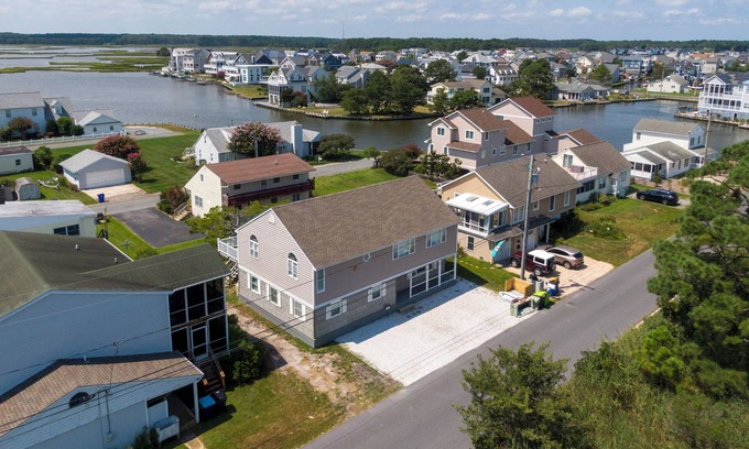 Bethany Beach Maison | WALK TO OCEAN/BEACH -5 BR BEACH RETREAT IN SOUTH BETHANY- 35205 Hassell Ave