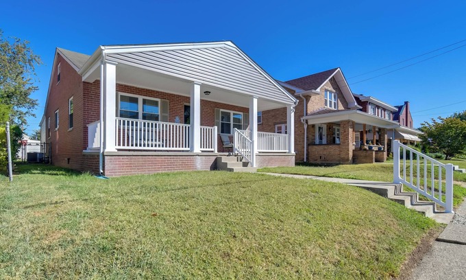Huntington Maison | Walk to Ritter Park: Renovated Home Near Marshall!